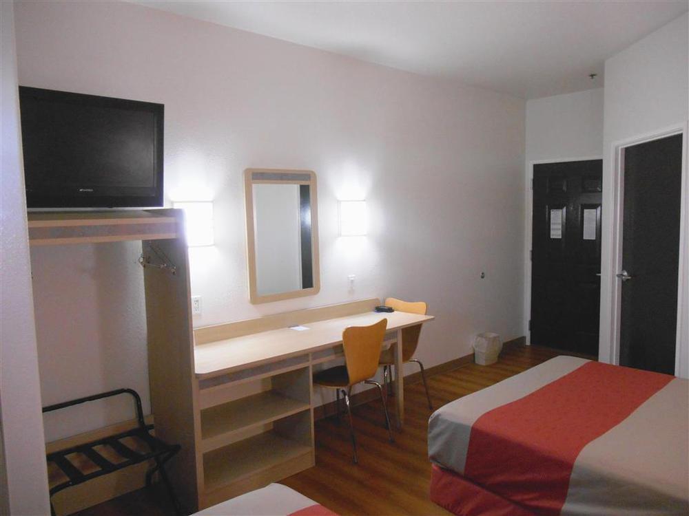 Motel 6-Mission, Tx Room photo
